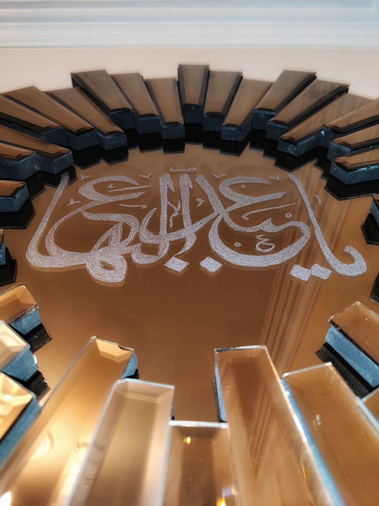 قاب آیینه و حکاکی